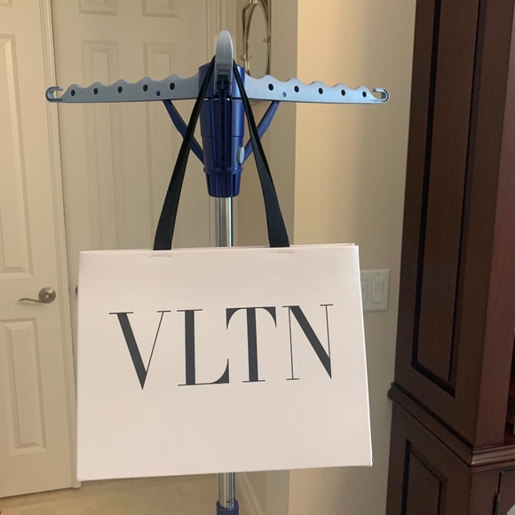 Valentino Garavani Handbags - NWOT Valentino Garavani White/Black Leather Magnetic Handbag